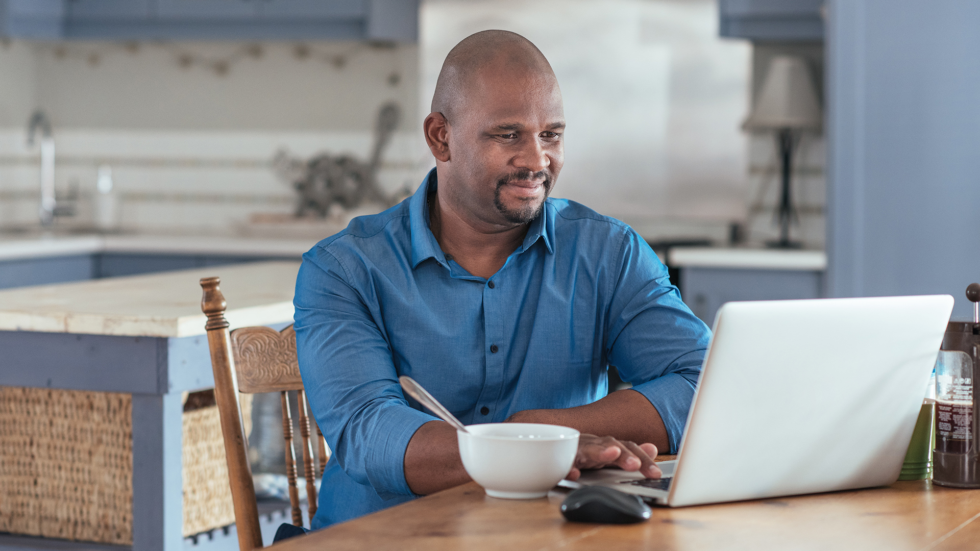 Plumber training online on a laptop